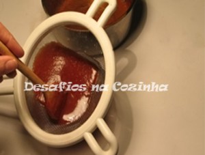 Filtrar o molho copy