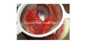 Filtrar puré de morangos 2 copy