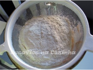 peneirar a farinha copy