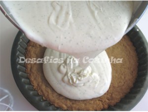 deitar a massa na forma copy