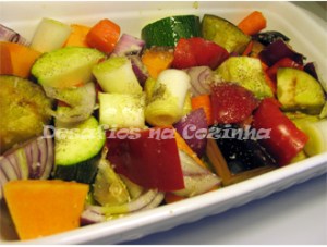 Legumes prontos a ir ao forno copy