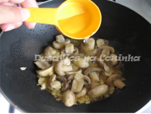 Vinho nos cogumelos copy