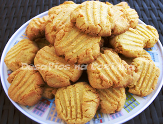 Biscoitos no prato copy