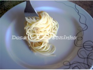 Massa cozida no prato copy