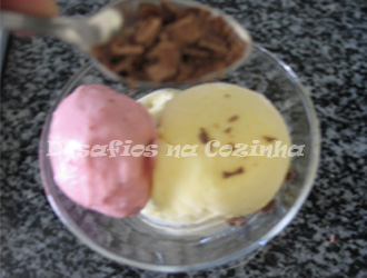 Raspas de chocolate no gelado copy