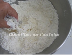 Envolver manteiga com os dedos copy