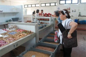 Gente no mercado copy