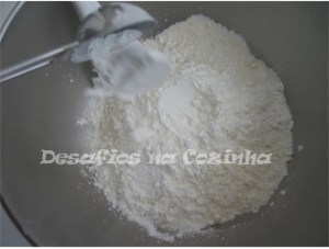 Juntar fermento as farinhas copy