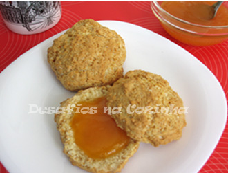 Scones no prato com doce3 copy