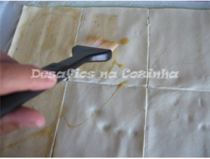 Pincelar a massa com ovo copy