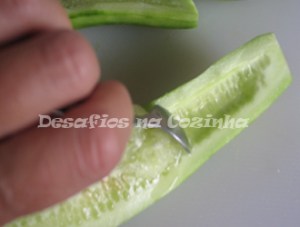 tirar sementes ao pepino copy
