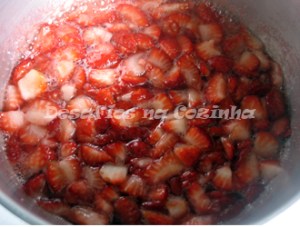 Morangos a cozinhar copy
