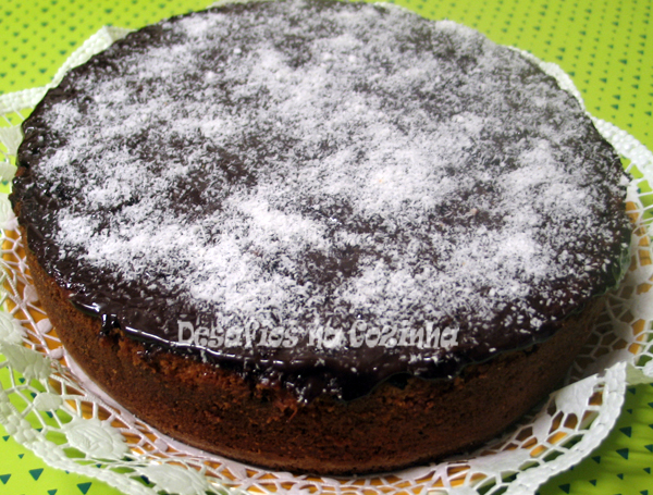 Bolo feito Coco e chocolateAA copy