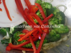 Juntar bróculos e pimento copy