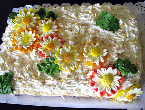 Bolo retangular com flores copy