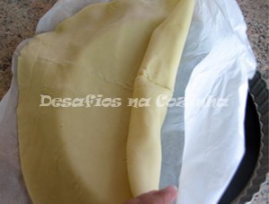 Forrar a forma com massa copy