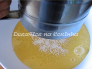 Juntar farinha e fermento copy